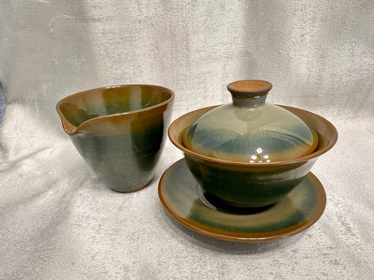 A vibrant spring-like emerald green jade teaware 春意盎然的翠綠色玉子茶器