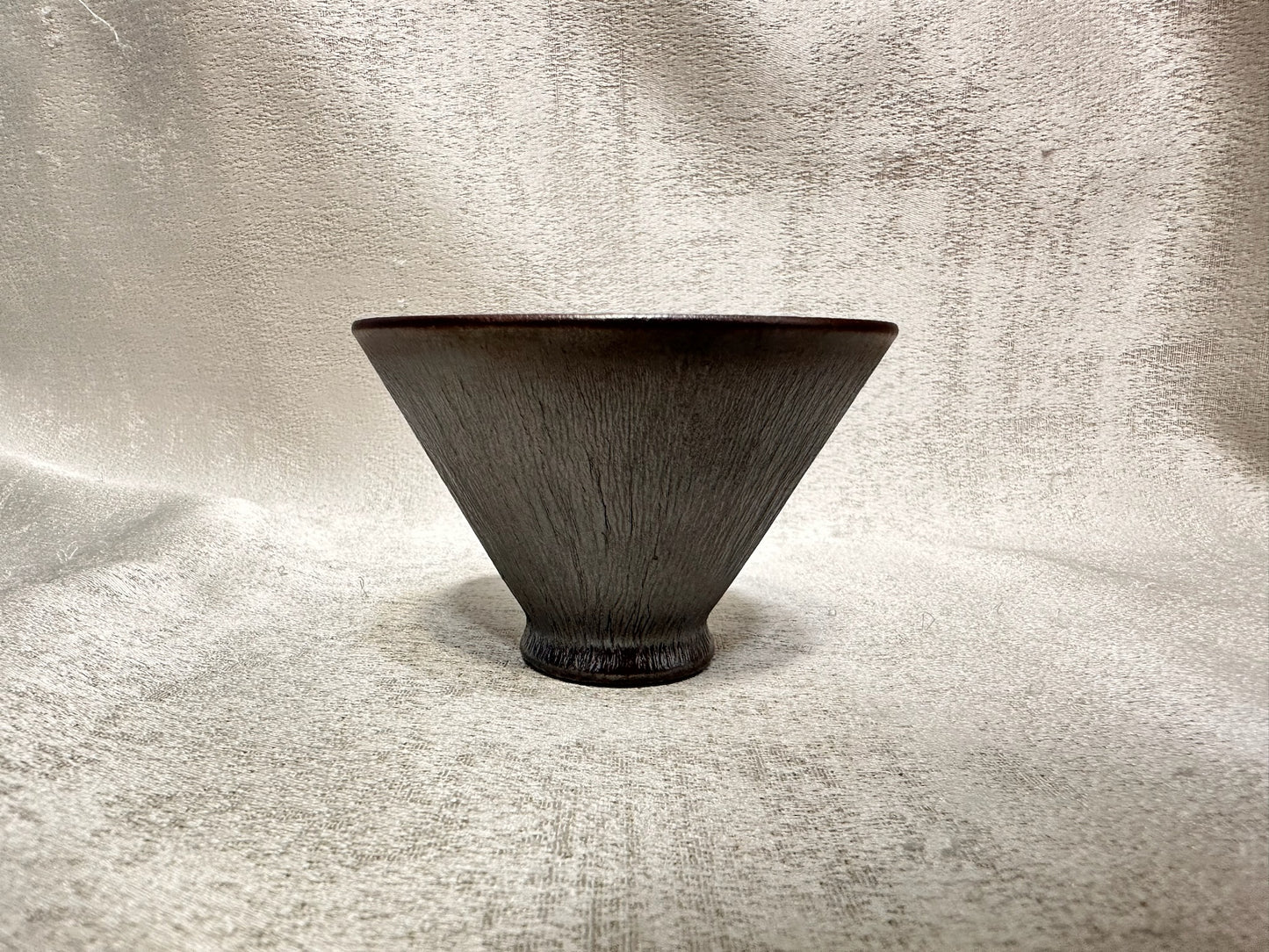 Thin iron-rich clay body, purple gold glaze armor 3D textured hare’s fur straw hat mouth shape cup