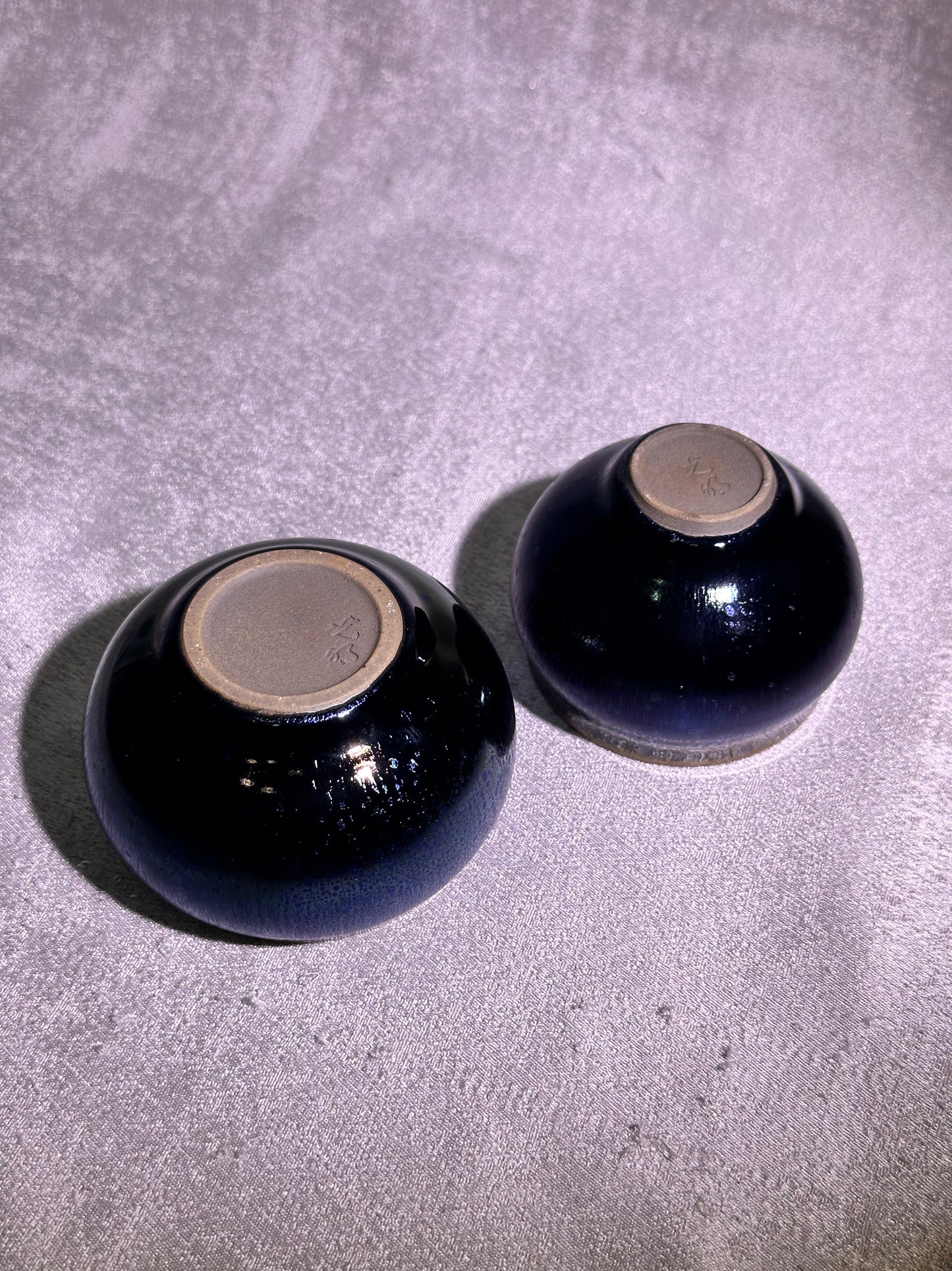 Gourd pair cups- metallic blue hare’s fur and oil droplets Yohen glaze 葫蘆對杯, XioGuangMing