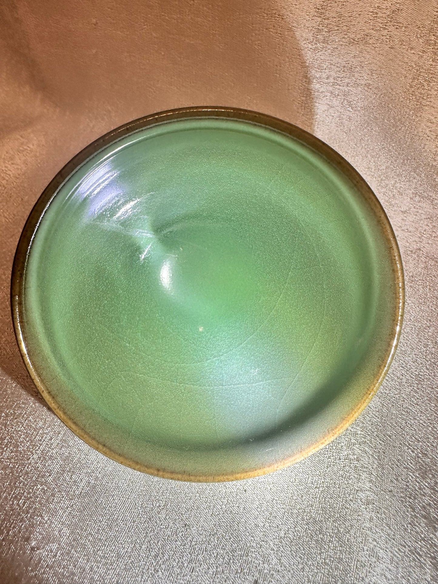 Double sided glaze, fully glazed exterior black glaze silver oil droplet pattern interior jade-like green glaze tied mouth shape