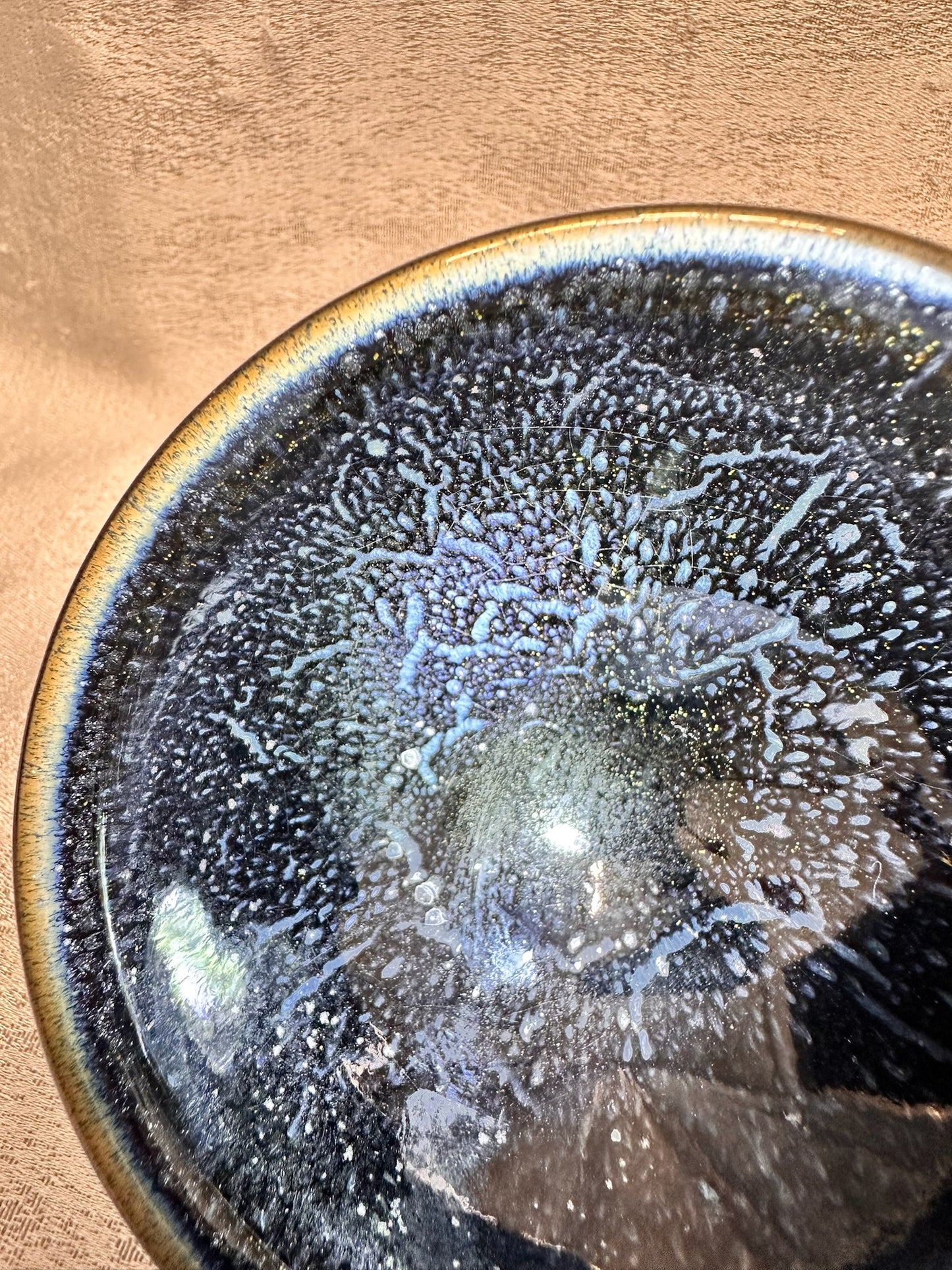 Golden rim black glaze blue rain drops kiln transformed pattern tied mouth shape black ceramic Jianzhan cup