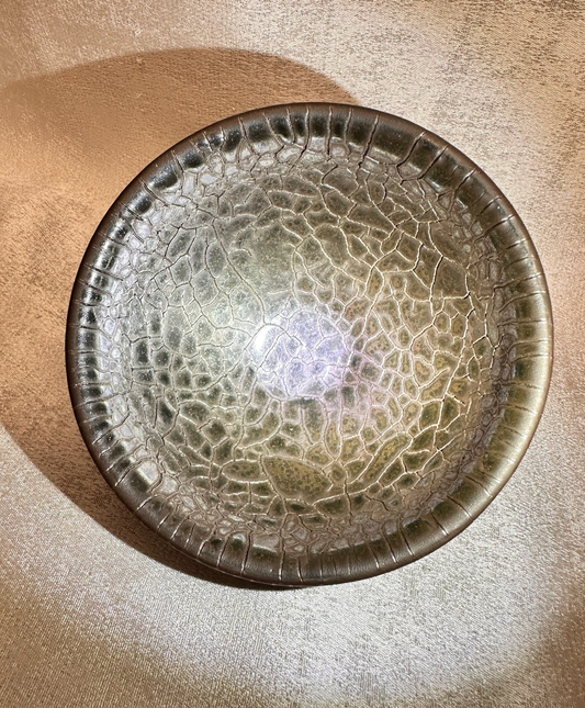 Dark brown crackled glaze armor (turtle shell) pattern tied mouth shape cup