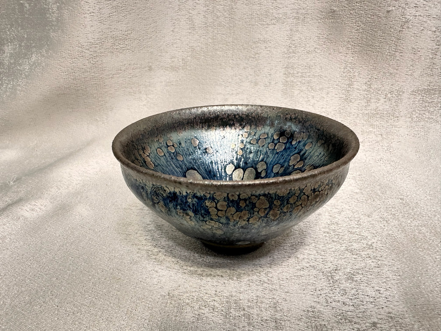 Black glaze pink rose oil droplet and hare’s fur pattern tied mouth shape cup, ChenJiaHui