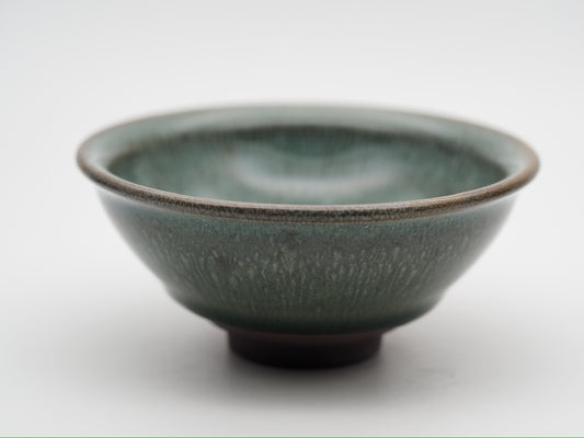 Green jade-like hare's fur glaze official's hat shape cup