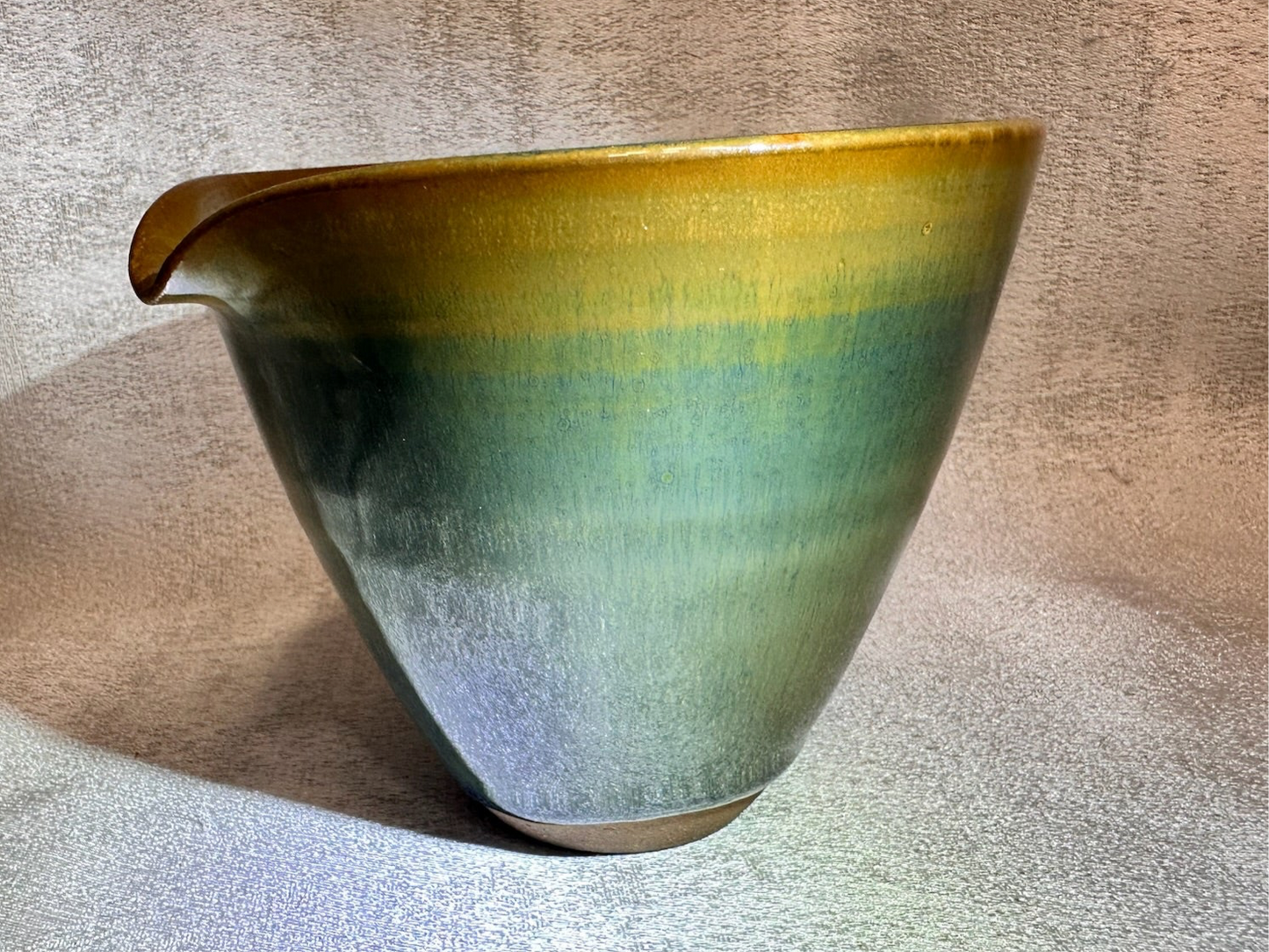 Green jade-like glaze green hare’s fur golden rim tea sharing cup, GuPanHong