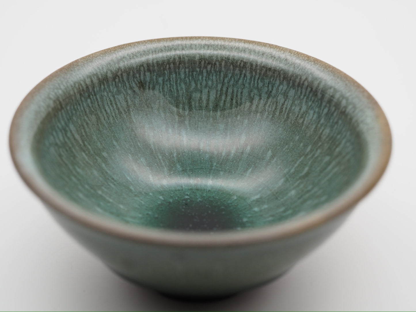 Green jade-like hare's fur glaze official's hat shape cup