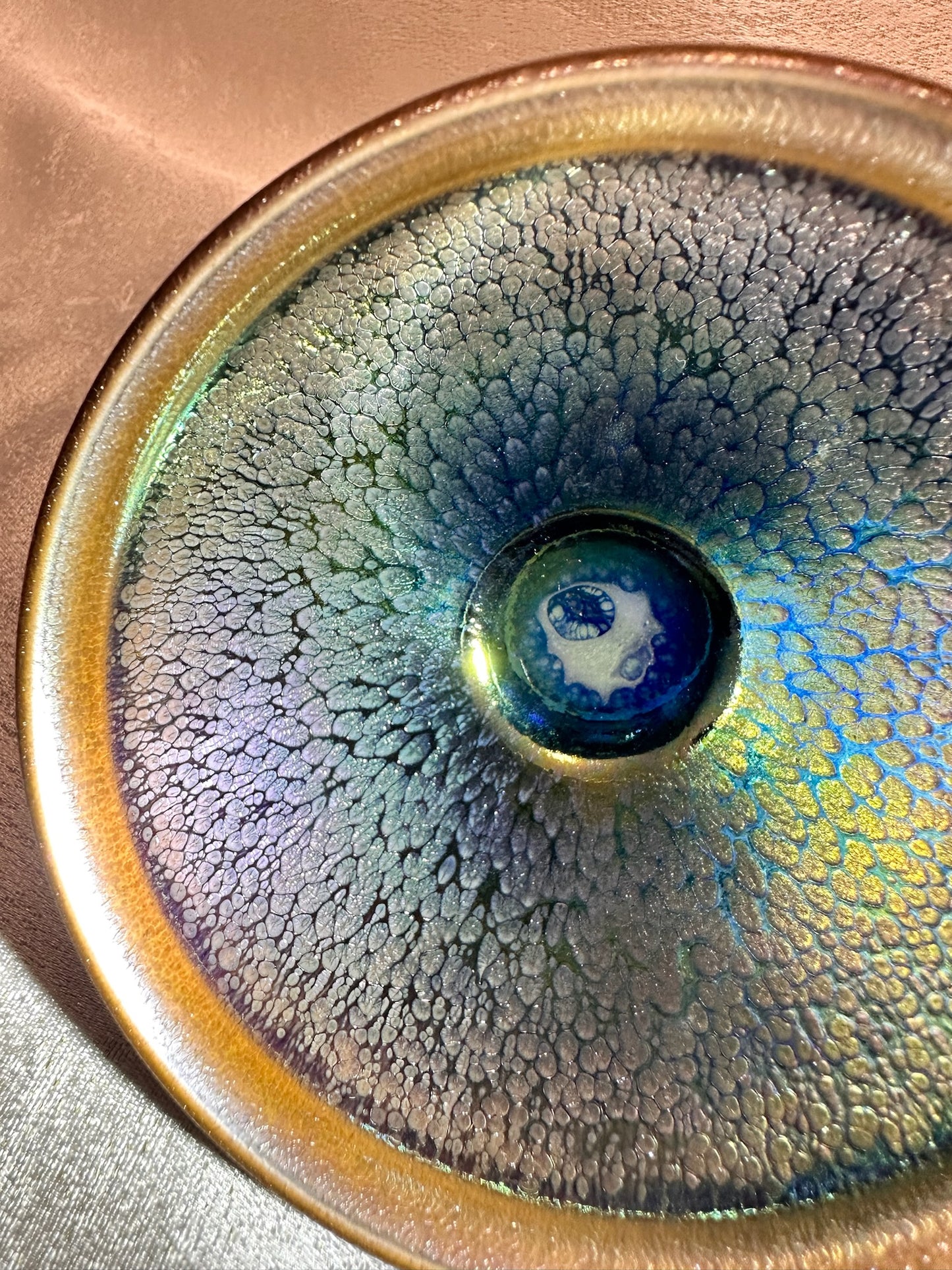 Black glaze purple color oil droplet pattern tied mouth shape cup with one glaze tear, HuangJie