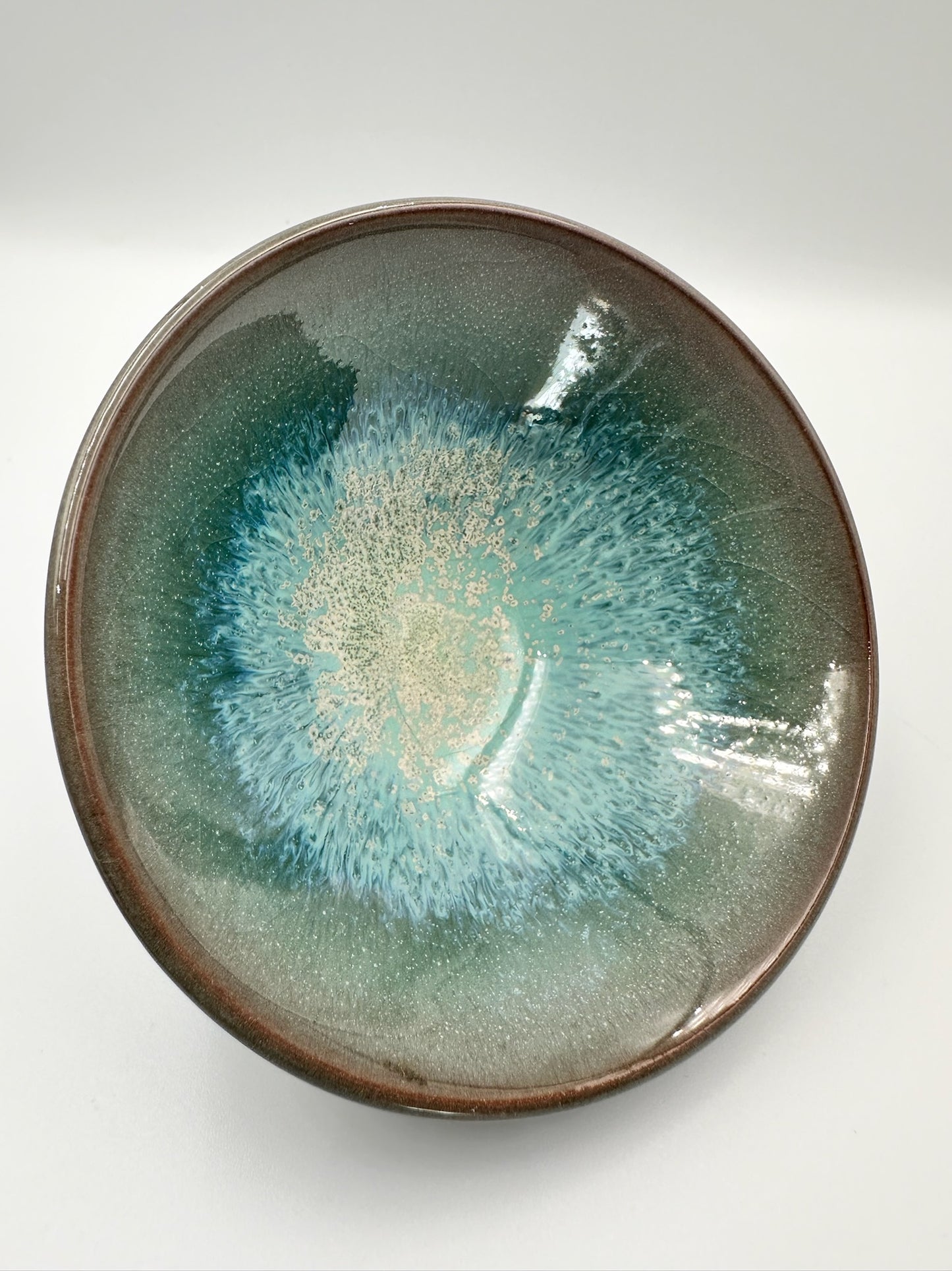 Sky blue ice crackled glaze kiln transformed light blue hare’s fur flat mouth shape cup