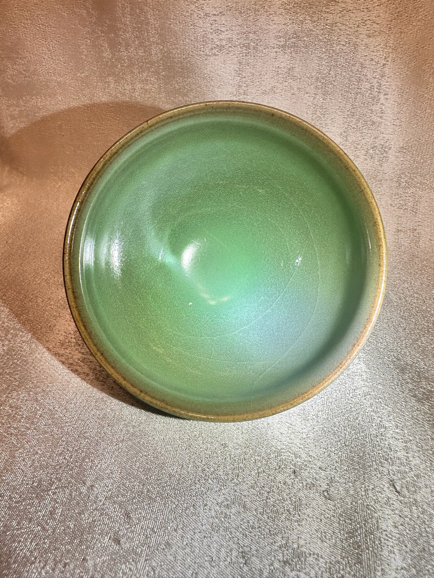Double sided glaze, fully glazed exterior black glaze silver oil droplet pattern interior jade-like green glaze tied mouth shape