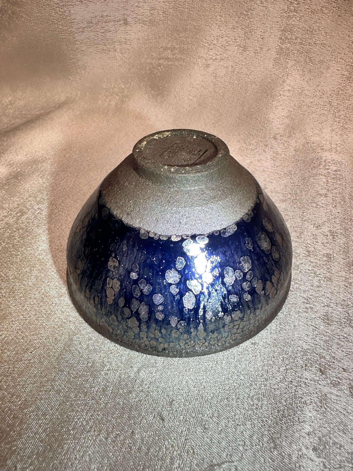 Black glaze pink rose oil droplet and hare’s fur pattern tied mouth shape cup, ChenJiaHui