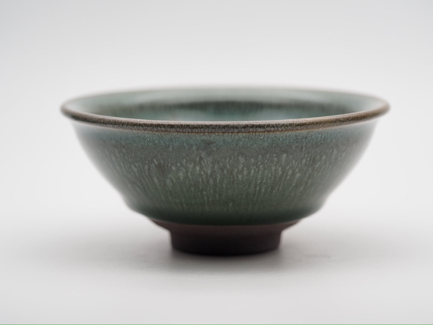 Green jade-like hare's fur glaze official's hat shape cup