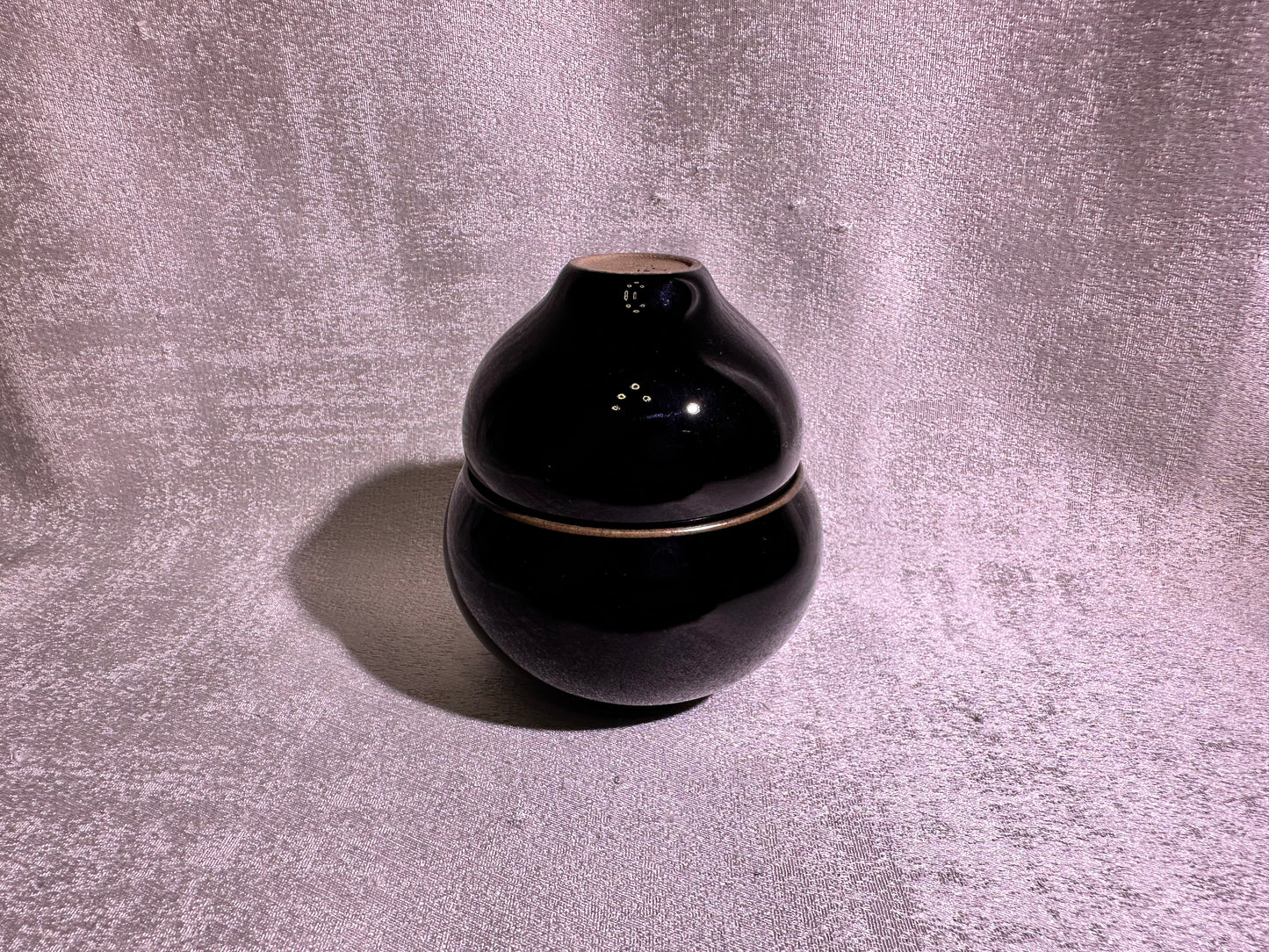 Gourd shape pair cups, cute and elegant shape glossy black glaze, XioGuangMing