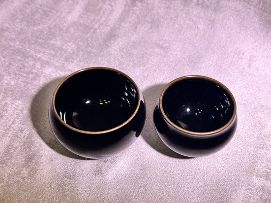 Gourd shape pair cups, cute and elegant shape glossy black glaze, XioGuangMing