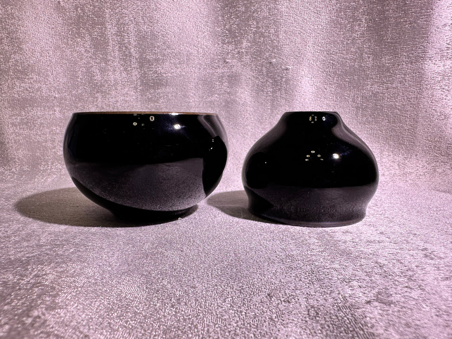 Gourd shape pair cups, cute and elegant shape glossy black glaze, XioGuangMing