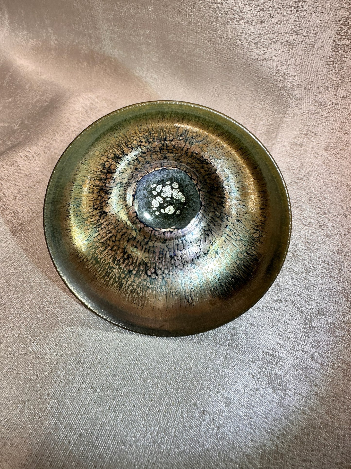 Super thin iron-rich clay body, black glaze golden hare’s fur and oil droplet pattern flared mouth shape cup