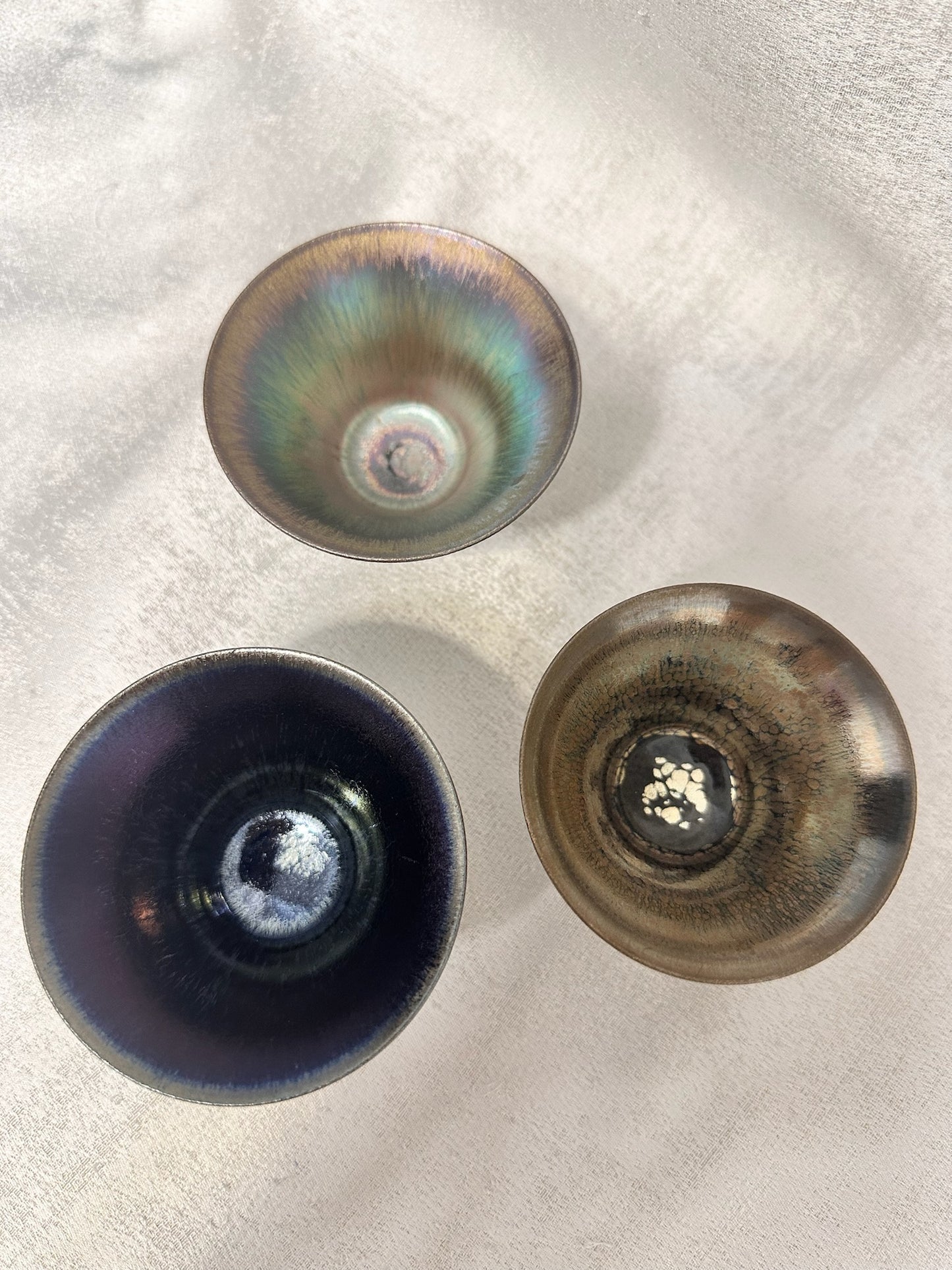 Super thin iron-rich clay body, black glaze golden hare’s fur and oil droplet pattern flared mouth shape cup