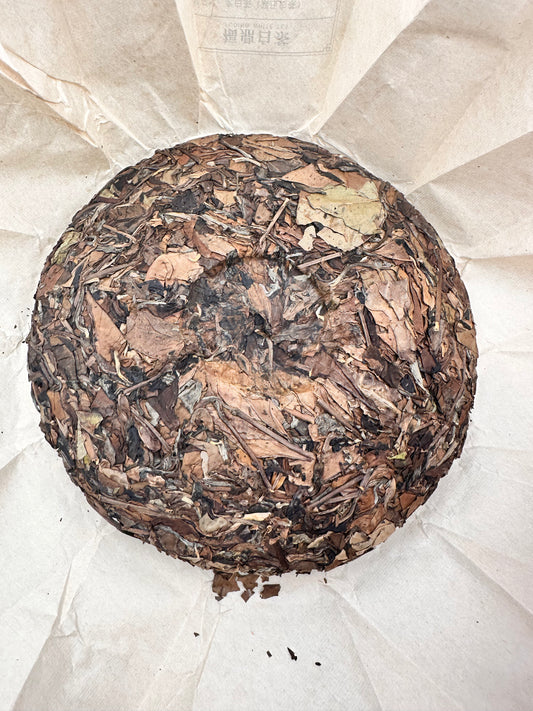 FuDing aged white tea cake 350g 福鼎老白茶茶餅 350克