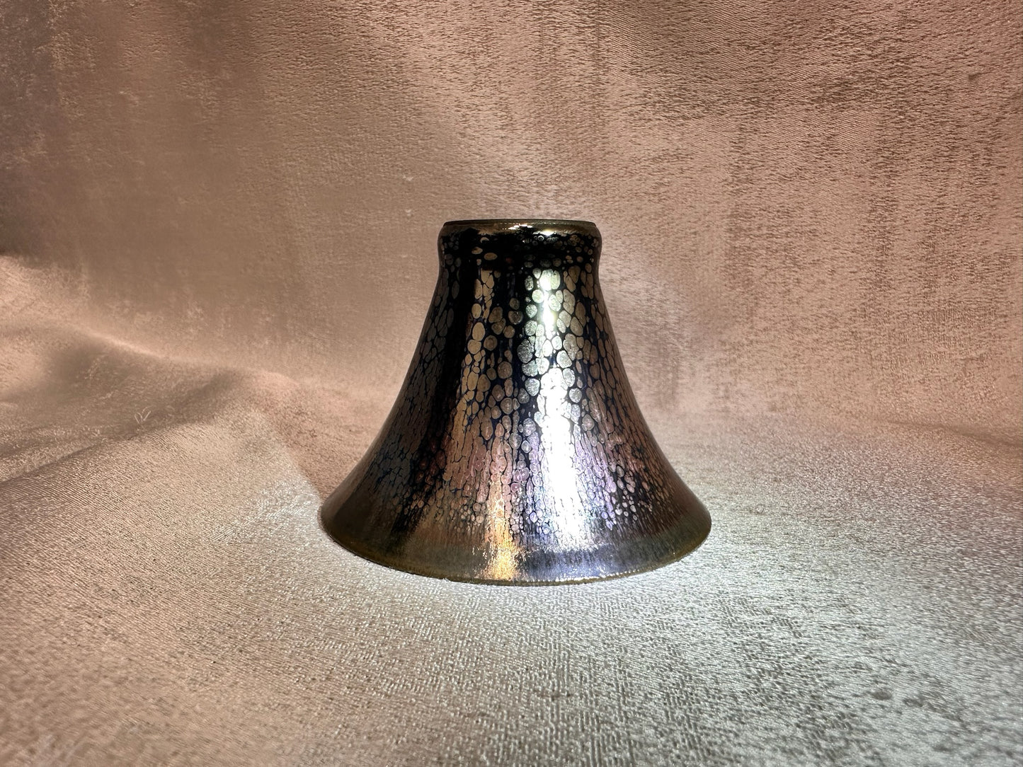 Super thin iron-rich clay body, black glaze golden hare’s fur and oil droplet pattern flared mouth shape cup