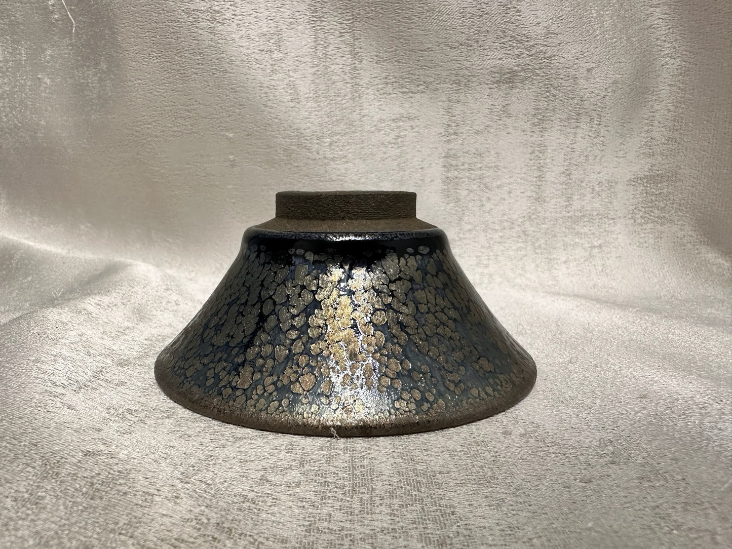 Black glaze iridescent color oil droplet pattern flared mouth shape cup, HuangJie