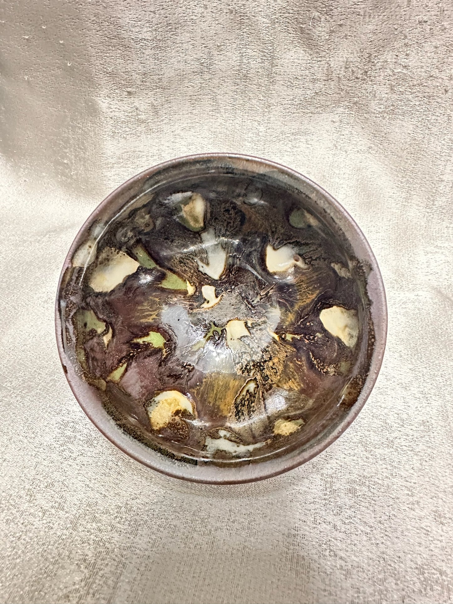 Brown glaze kiln transformed jade-like green and white mountain river scenery tied mouth shape cup