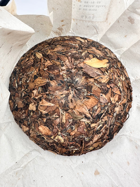 FuDing GongMei white tea tea cake 350g 福鼎白茶貢眉茶餅 350克
