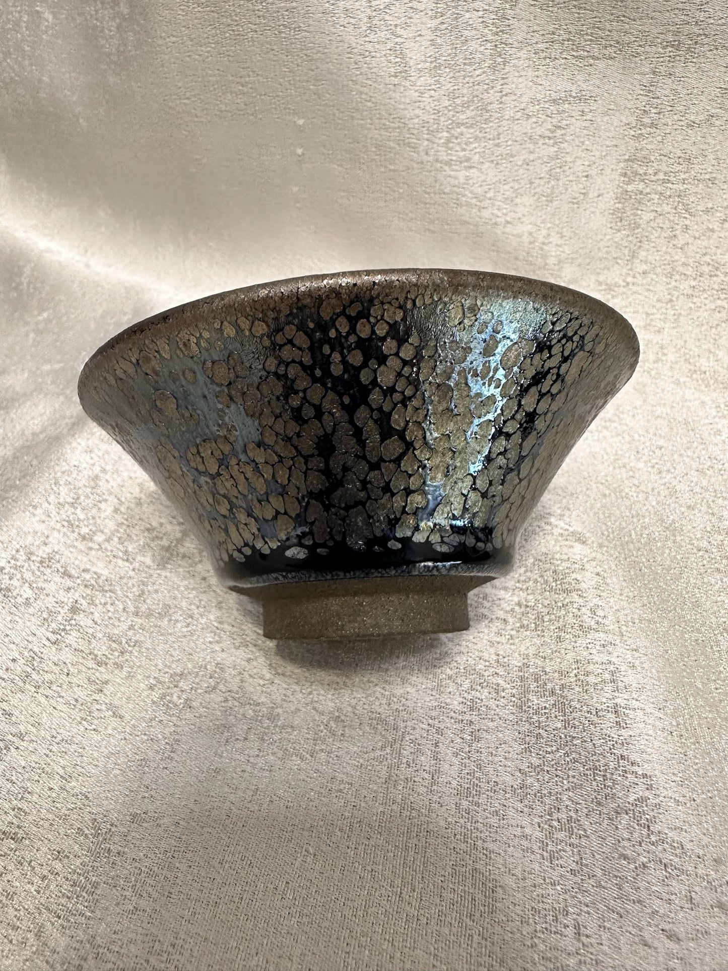 Black glaze iridescent color oil droplet pattern flared mouth shape cup, HuangJie