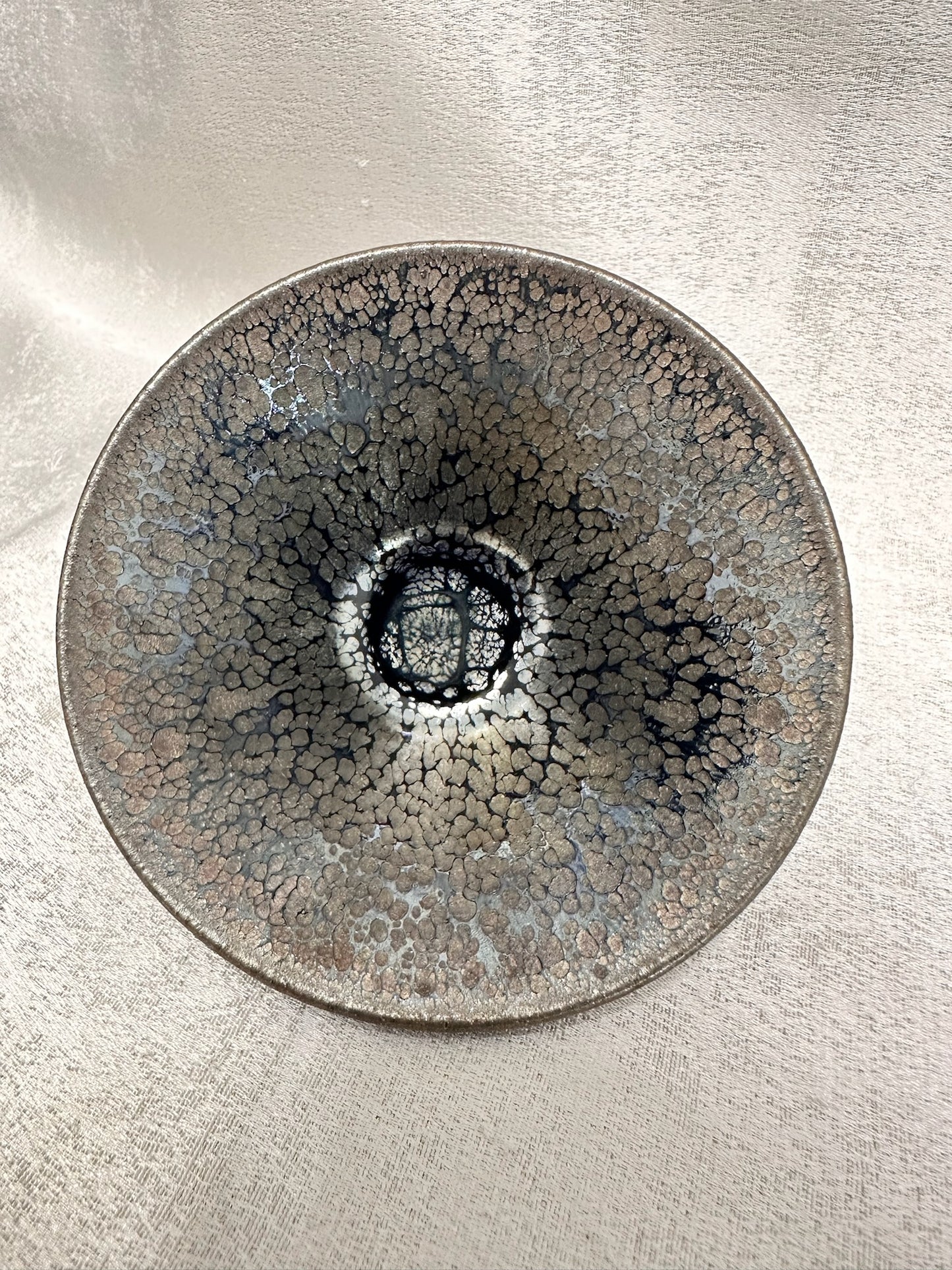 Black glaze iridescent color oil droplet pattern flared mouth shape cup, HuangJie