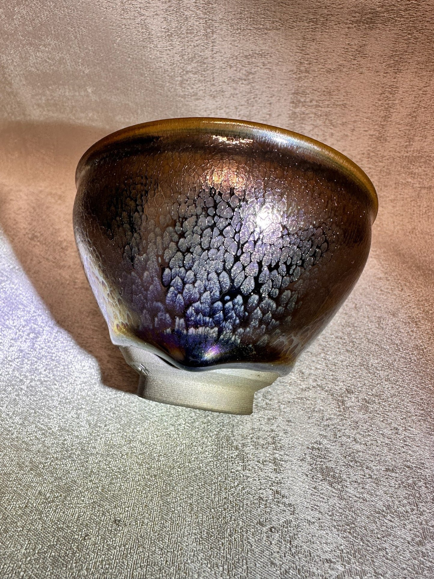 Black glaze purple color oil droplet pattern tied mouth shape cup with one glaze tear, HuangJie