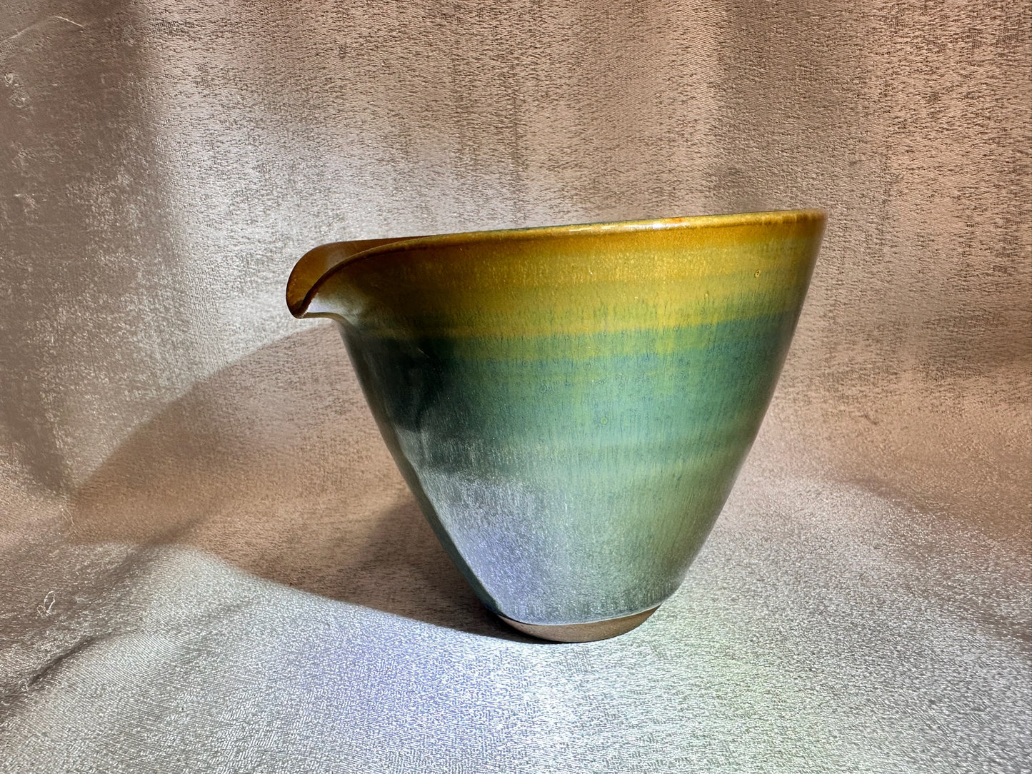 Green jade-like glaze green hare’s fur golden rim tea sharing cup, GuPanHong