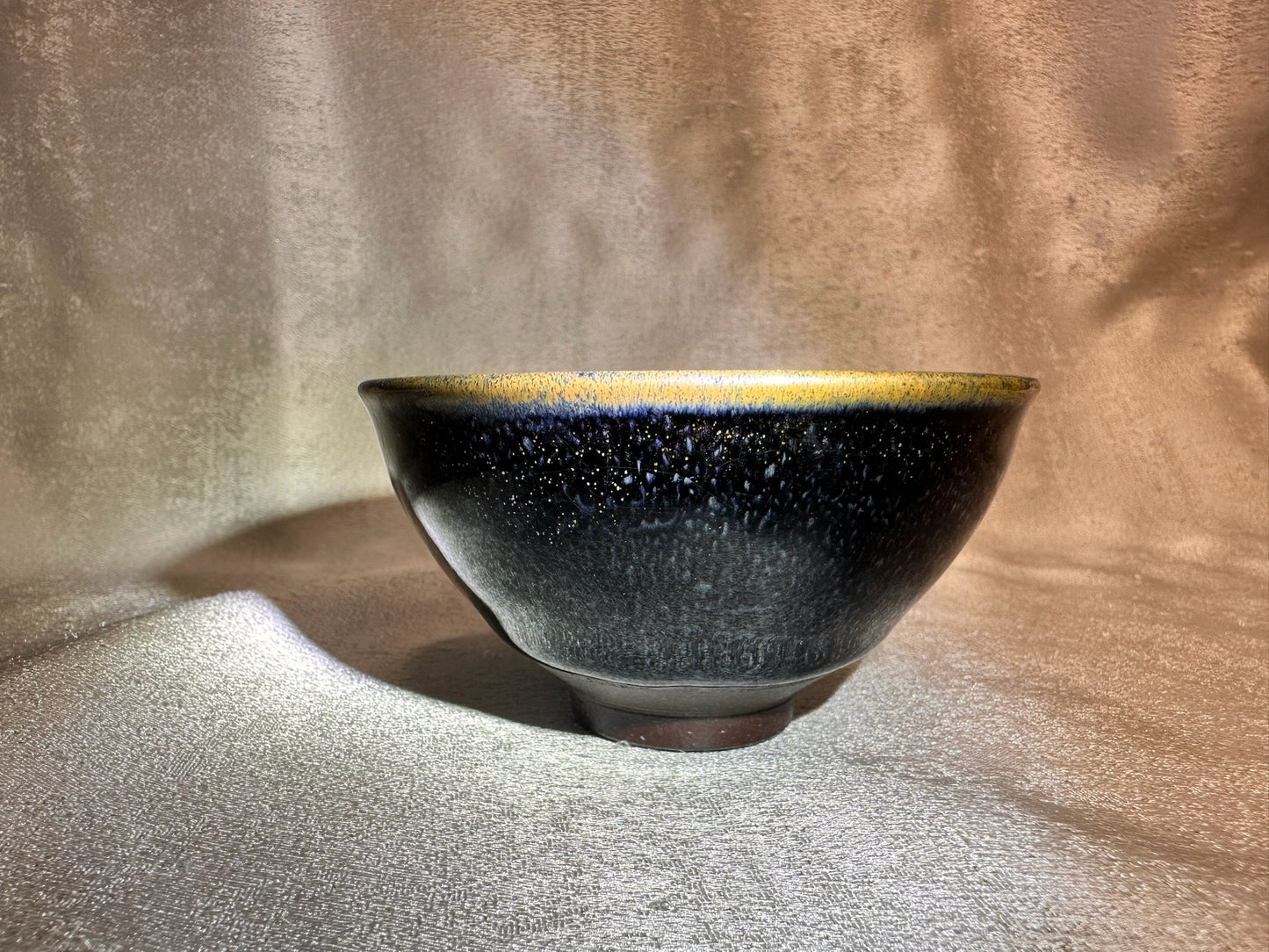 Golden rim black glaze blue rain drops kiln transformed pattern tied mouth shape black ceramic Jianzhan cup