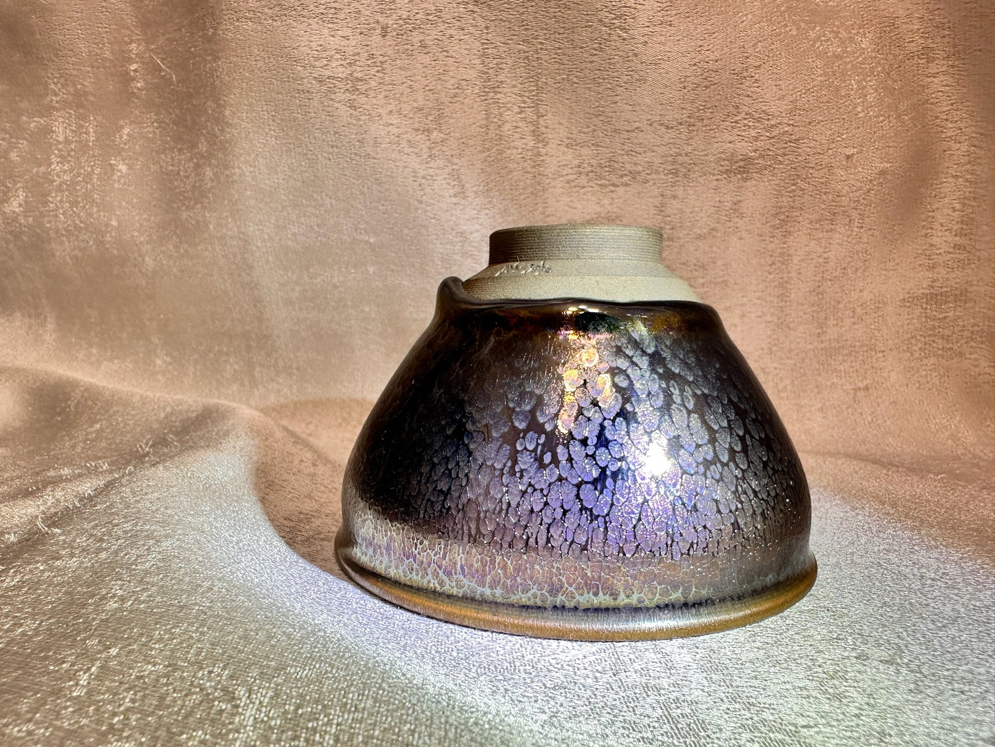 Black glaze purple color oil droplet pattern tied mouth shape cup with one glaze tear, HuangJie