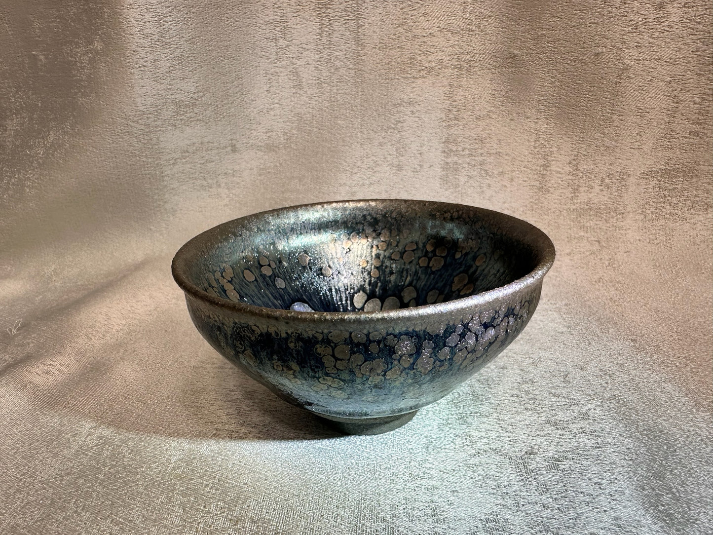 Black glaze pink rose oil droplet and hare’s fur pattern tied mouth shape cup, ChenJiaHui