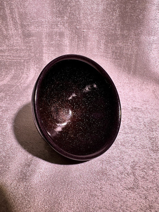 Brown glaze fully covered with beautiful golden sands tied mouth shape cup