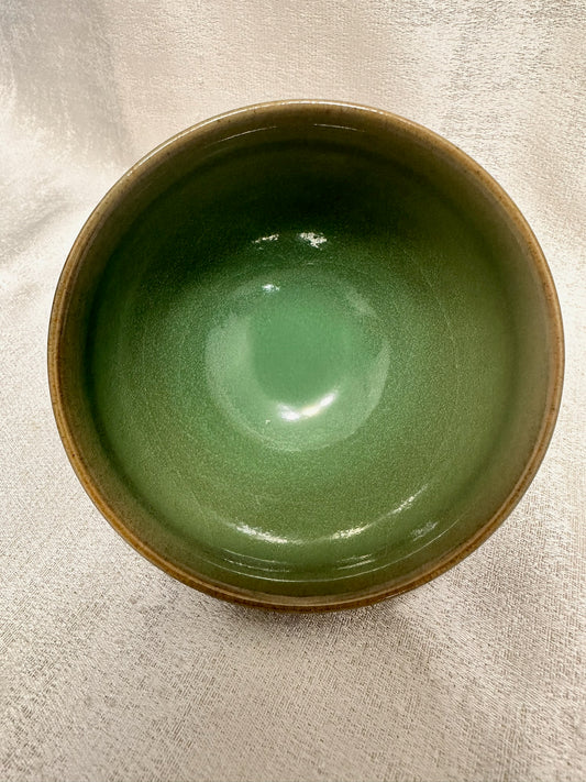 Double sided glaze, fully glazed exterior black glaze silver oil droplet pattern interior jade-like green glaze tied mouth shape