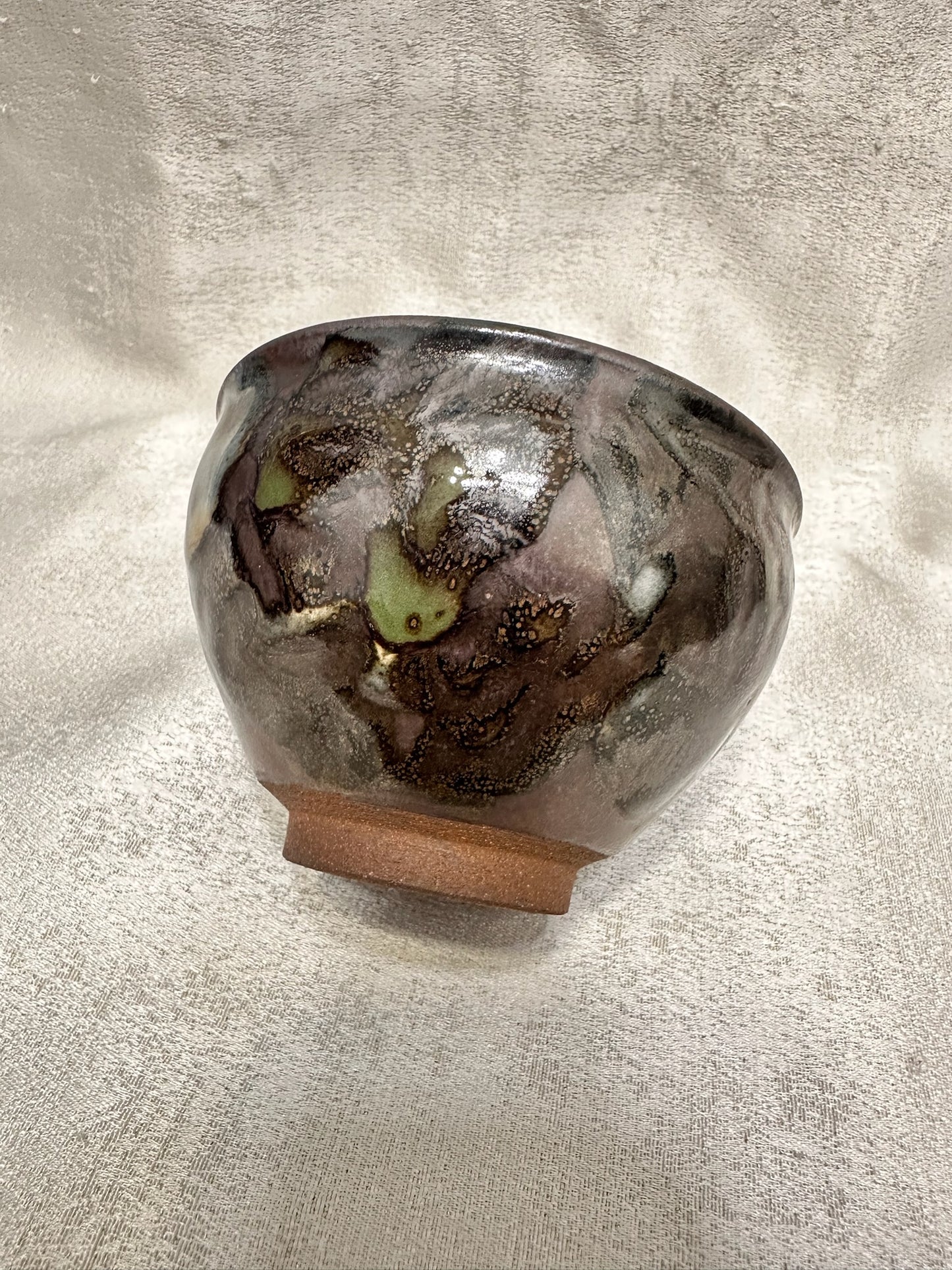 Brown glaze kiln transformed jade-like green and white mountain river scenery tied mouth shape cup