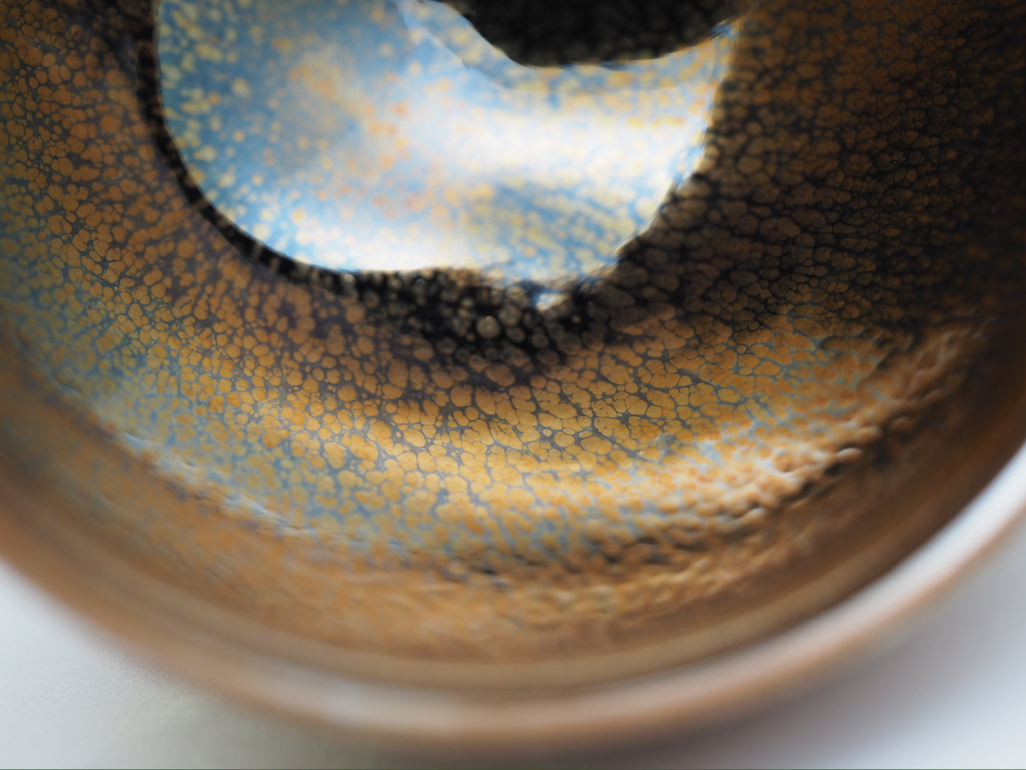 Gold oil droplet glaze tied mouth shape cup, flower symbolism