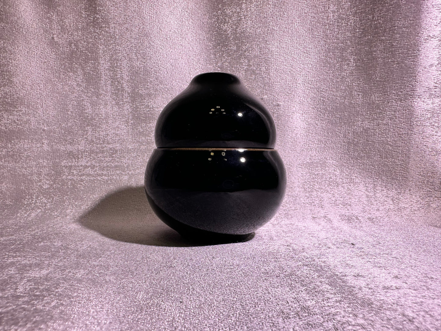 Gourd shape pair cups, cute and elegant shape glossy black glaze, XioGuangMing