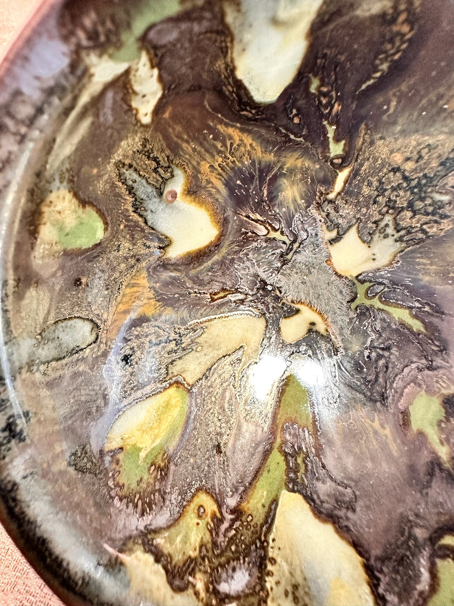 Brown glaze kiln transformed jade-like green and white mountain river scenery tied mouth shape cup