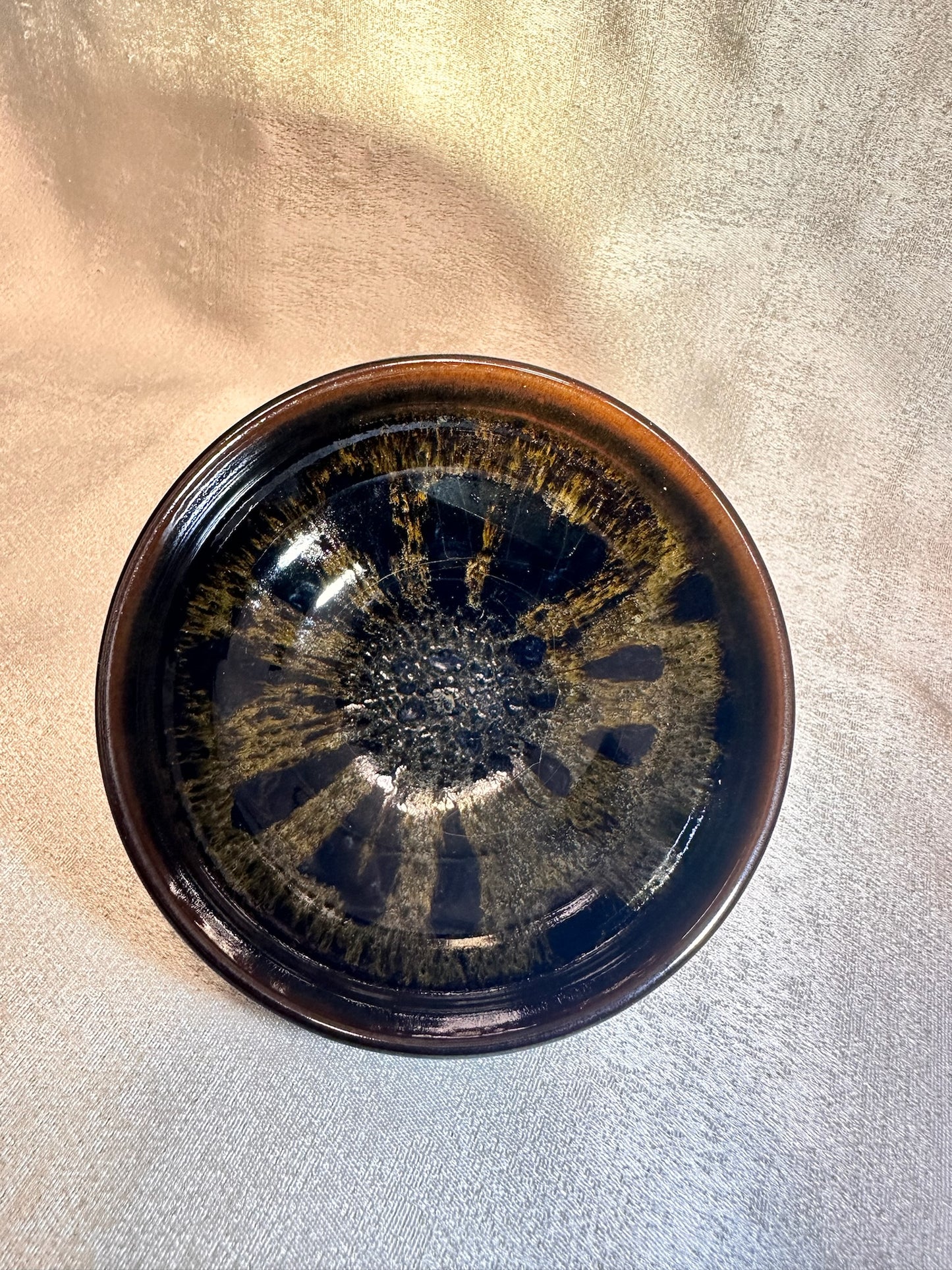 Black glaze watermelon rind pattern and peacock feather-like large blue oil-drop pattern open mouth shape cup