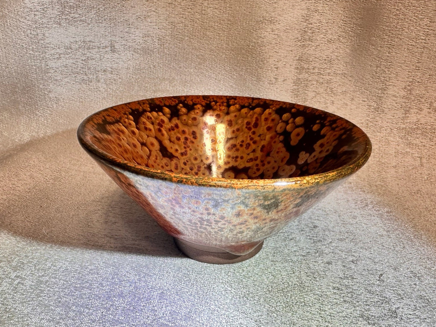 Dark brown glaze red Yohen oil droplet flower pattern straw hat (Douli) shape cup-ChenJiaHui 斗笠器型,鐵紅金圈曜變釉面茶杯