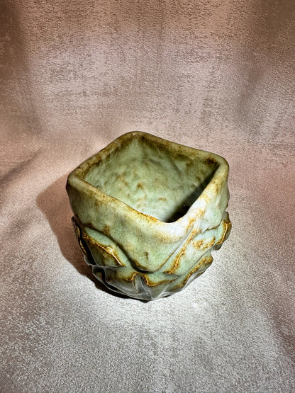 Jade-like glaze hand-carving pattern hand-pinched cup, GuPanHong