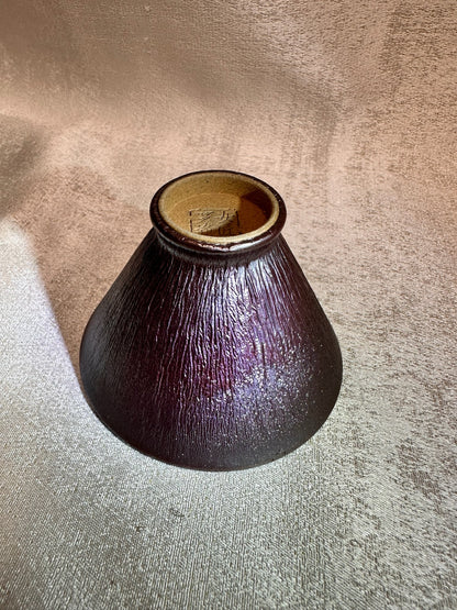 Thin iron-rich clay body, purple gold glaze armor 3D textured hare’s fur straw hat mouth shape cup