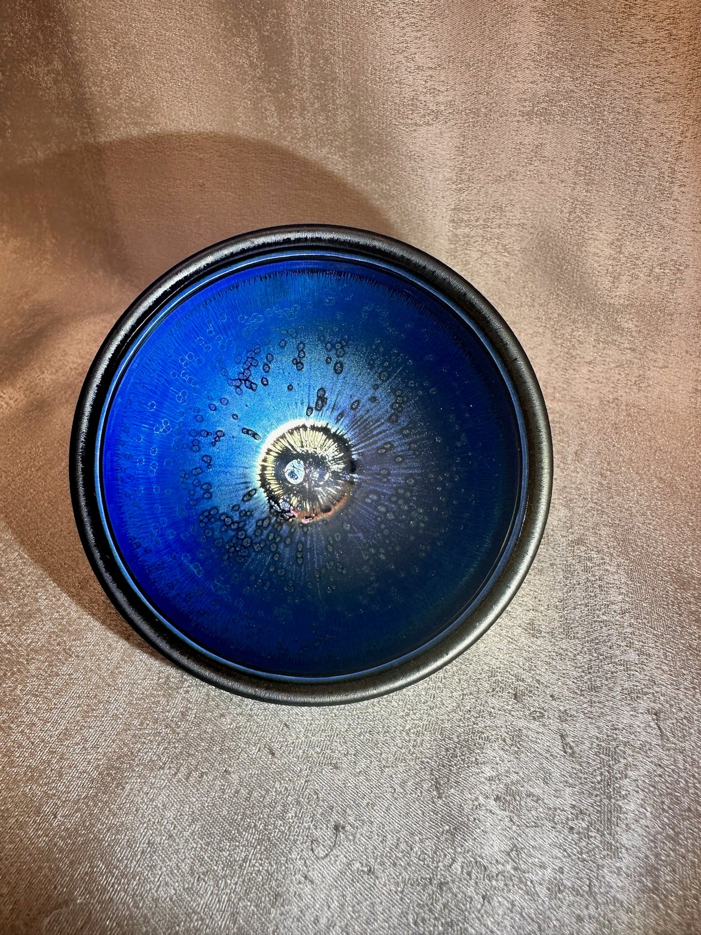 Blue glaze metallic blue hare’s fur and oil droplet Yohen pattern tied mouth shape cup