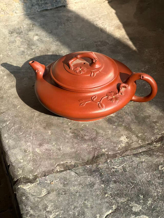 Spring Dawn Teapot（春之曦） — Handcrafted Yixing Teapot by Master Zhu Hongying