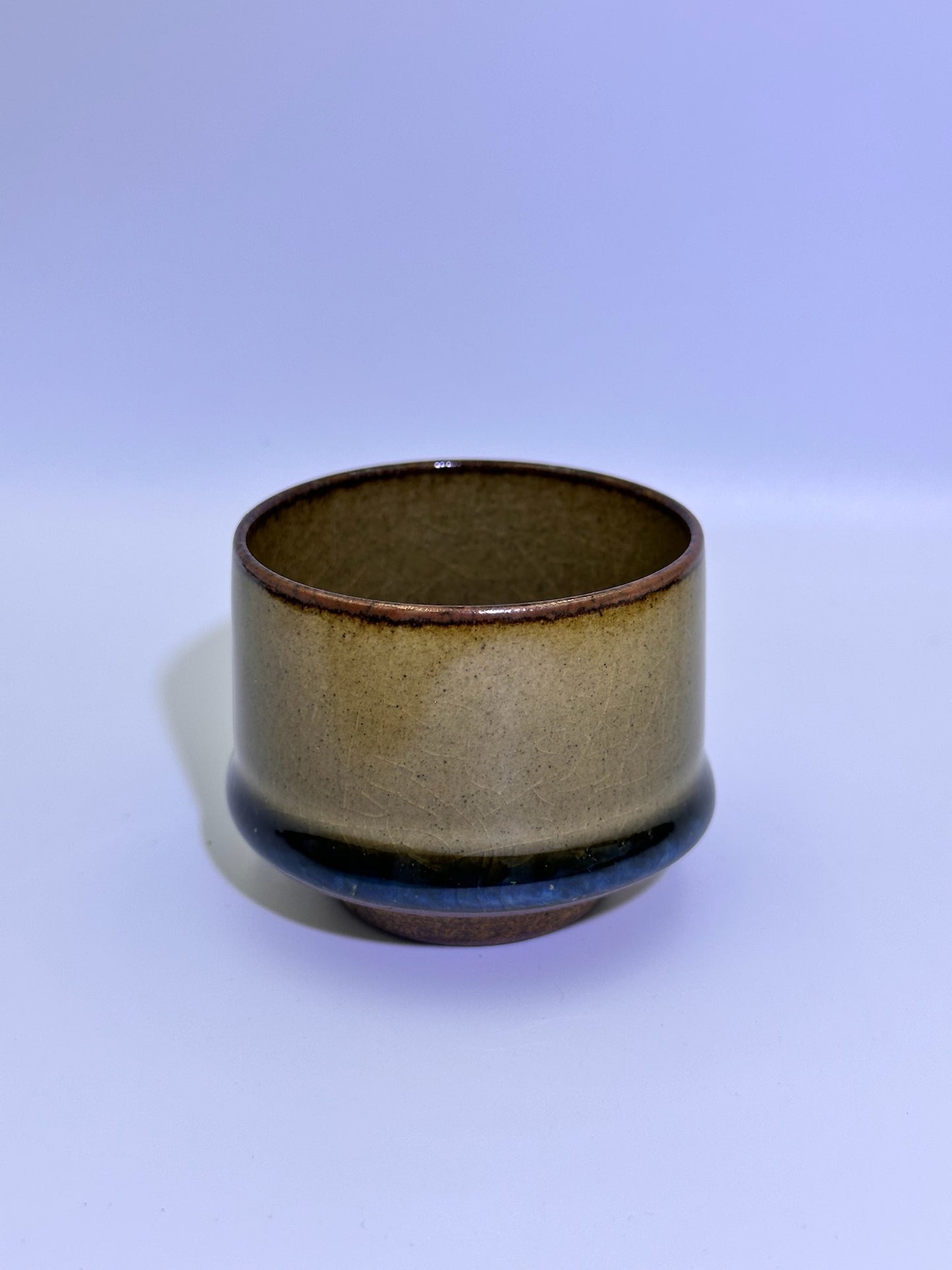 Tea foam color glaze ice crackles with calcified blue pattern horse shoe shape cup