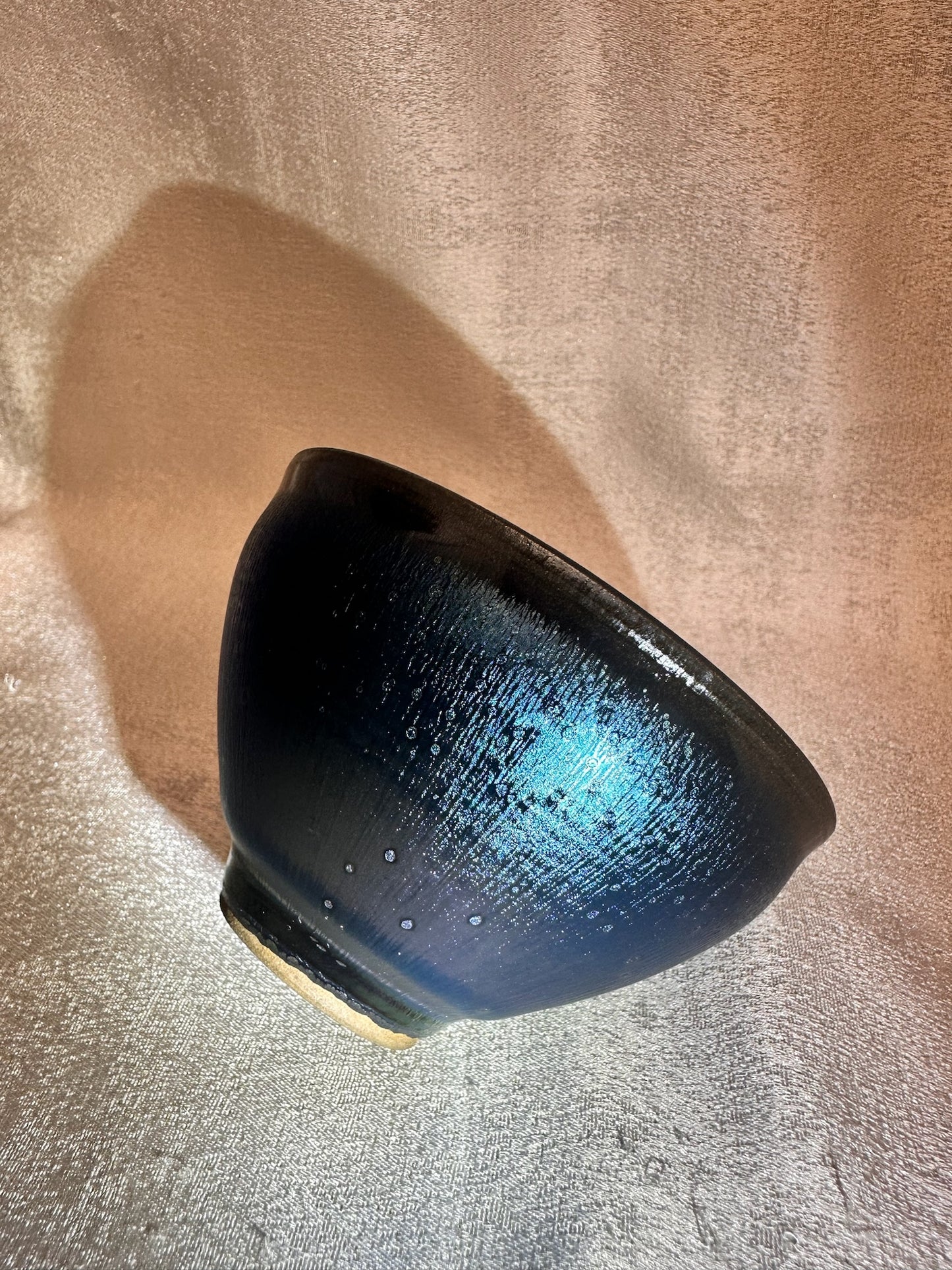 Blue glaze metallic blue hare’s fur and oil droplet Yohen pattern tied mouth shape cup