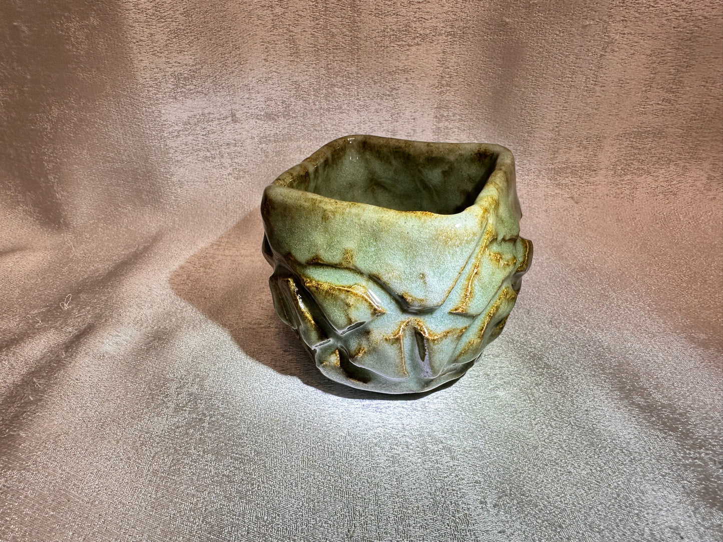 Jade-like glaze hand-carving pattern hand-pinched cup, GuPanHong