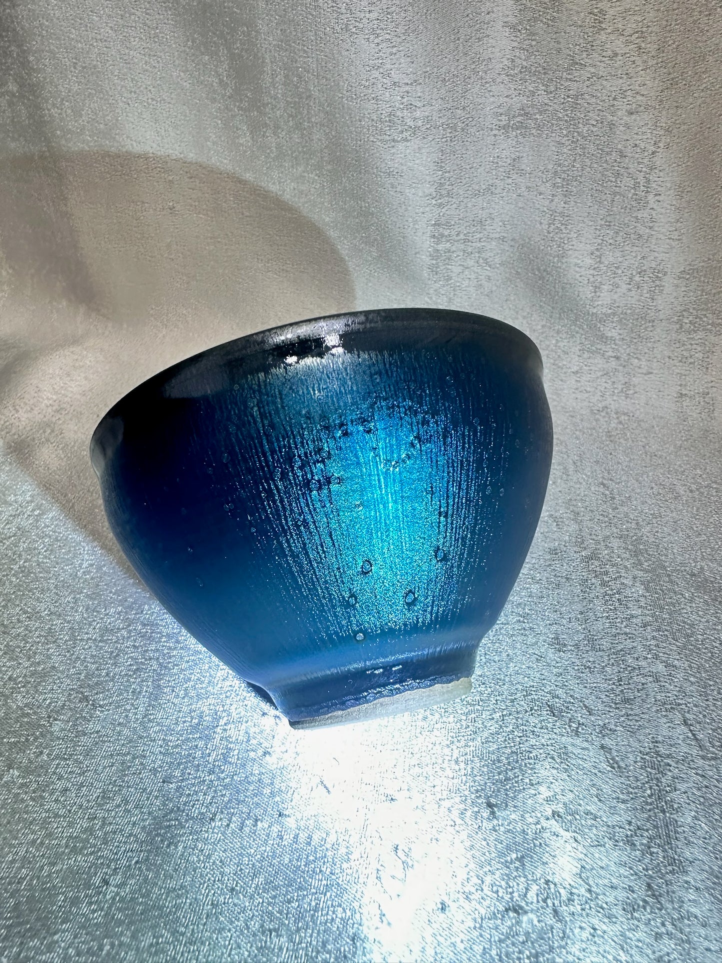Blue glaze metallic blue hare’s fur and oil droplet Yohen pattern tied mouth shape cup