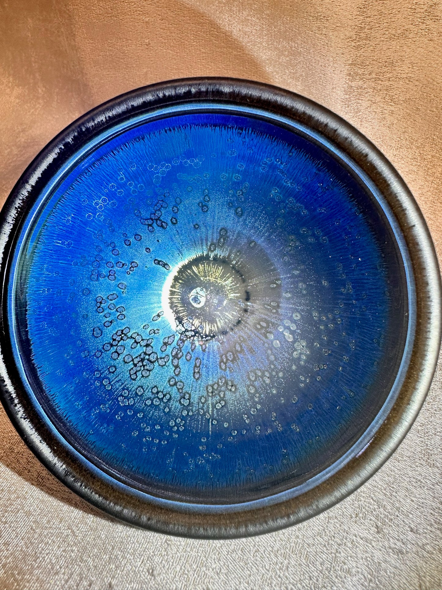 Blue glaze metallic blue hare’s fur and oil droplet Yohen pattern tied mouth shape cup