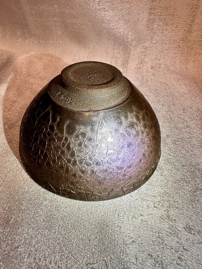 Dark brown crackled glaze armor (turtle shell) pattern tied mouth shape cup
